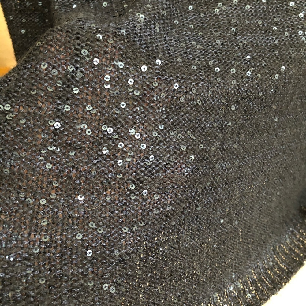 The Limited sequened top - Picture 5 of 10